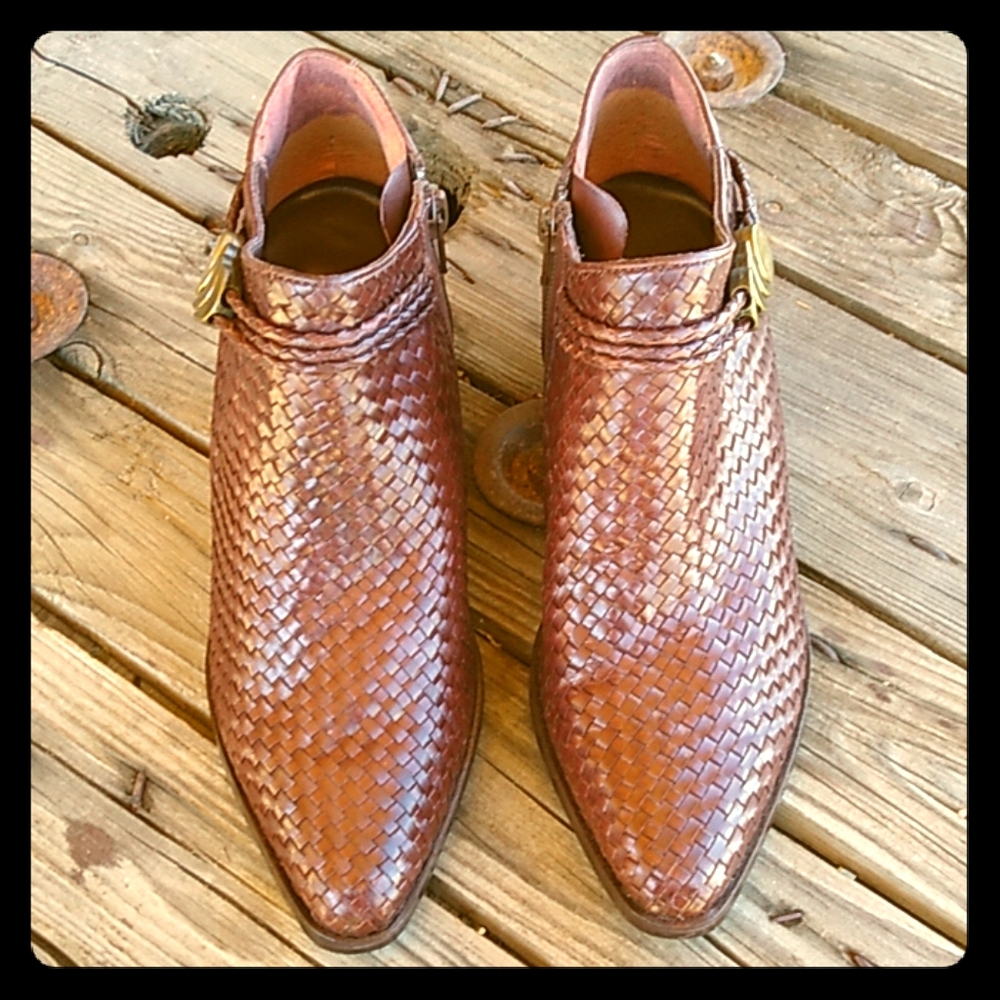 New Valerie Stevens sz 7.5 woven leather boots